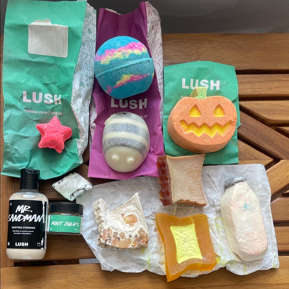 MULTIPLE LUSH ITEMS! Includes BATHBOMBS!SOAPS! LIP EXFLOIANT! BODY WASH OILS!